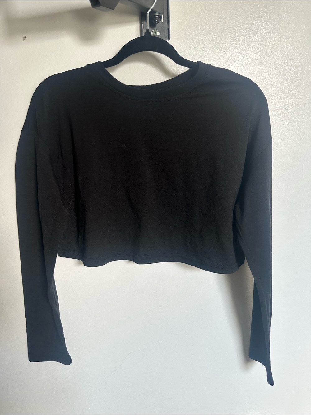 SHEIN Black Cropped Long-Sleeve Sweatshirt